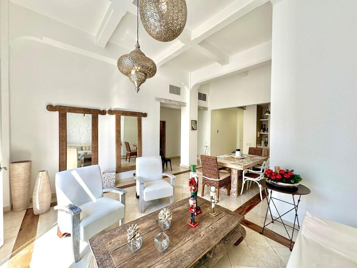 By Calamari Homes - Ayos 206 - Walled