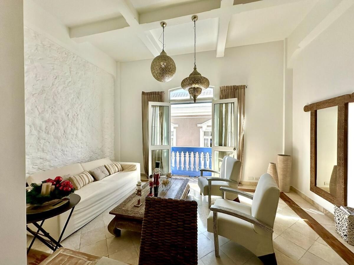 By Calamari Homes - Ayos 206 - Walled Apartment Cartagena