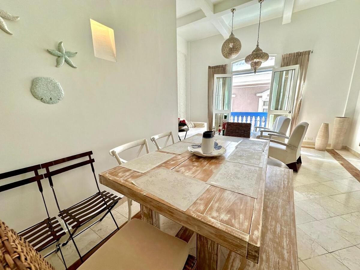 By Calamari Homes - Ayos 206 - Walled Apartment