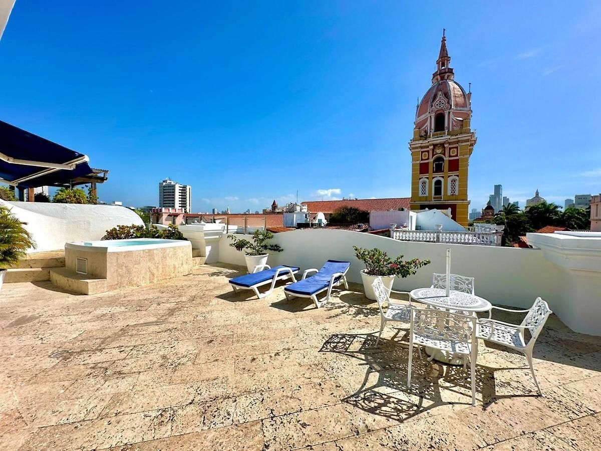 By Calamari Homes - Ayos 206 - Walled Apartment