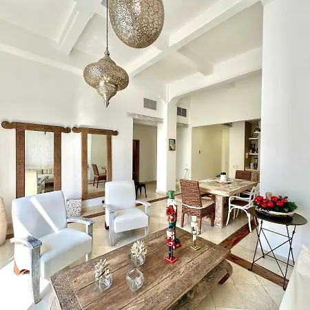By Calamari Homes - Ayos 206 - Walled