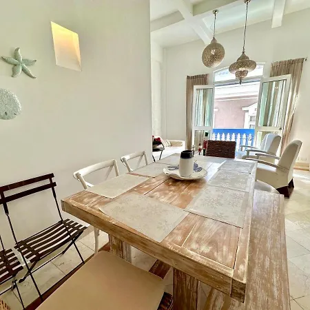 By Calamari Homes - Ayos 206 - Walled Apartment